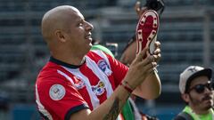 Miguel Herrera defiende a Oribe Peralta por quedarse a platicar al final del América vs Chivas