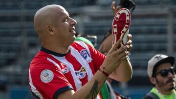 'Bofo' Bautista llama mercenarios a Oribe Peralta y Uriel Antuna