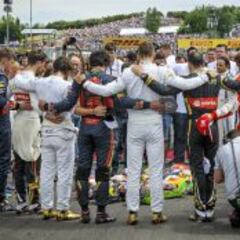 Emotivo minuto de silencio como homenaje a Bianchi