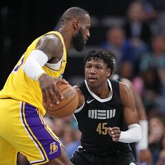 Why the Grizzlies-Lakers game lasted one minute longer than it should have