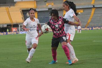 Independiente Santa Fe se impuso sobre América de Cali y se coronó, por segunda vez, campeón de la Liga BetPlay Femenina. Fany Gauto y Nubiluz Rangel anotaron los goles de la victoria. El marcador global terminó 4-1. 