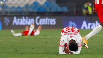 GRAF4236. ALMERÍA, 05/06/2021.- Los jugadores del Almería al término del partido de vuelta de la primera eliminatoria del playoff de ascenso a Primera División ante el Girona, disputado este sábado en el estadio Juegos M