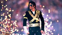 A halftime spectacular featuring Michael Jackson wows a SB XXVII crowd of better than 98,000 at the Rose Bowl in Pasadena on 1/31/1993. ©Al Messerschmidt/Getty Images Photos (Photo by Al Messerschmidt/Getty Images)