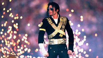 A halftime spectacular featuring Michael Jackson wows a SB XXVII crowd of better than 98,000 at the Rose Bowl in Pasadena on 1/31/1993. ©Al Messerschmidt/Getty Images Photos (Photo by Al Messerschmidt/Getty Images)
