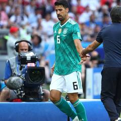 Khedira apoya a Löw: "Puede y debe seguir con Alemania"