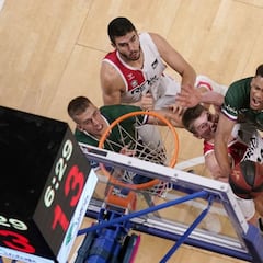 El Unicaja baja de la nube al Bilbao en un partido espeso