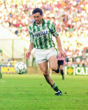 Jugó en el Betis en dos etapas de su vida (1976-1985 y 1992-1995). En los años intermedios militó en el Real Madrid (1985-1992).