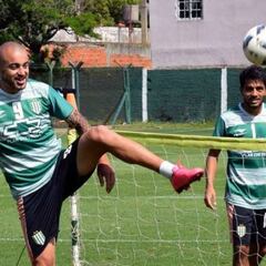 Silva se desvincula de Banfield
y allana su arribo a Católica