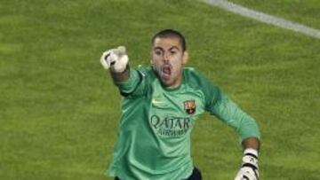 Valdés, después de parar el penalti.