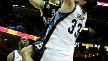 <b>DURO RIVAL. </b>Rudy se topa con Marc Gasol, que jugó a un gran nivel.