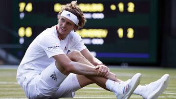 Alexander Zverev, durante su enfrentamiento con Ernests Gulbis en Wimbledon.