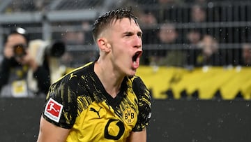 Nico Cedric Schlotterbeck en un partido con el Borussia Dortmund.