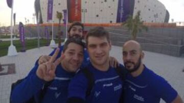 Selfie en Doha. Aguinagalde, con Chema, Rocas y Maqueda.