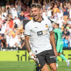 Hugo Duro vuelve a casa como referente del Valencia