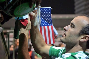 El máximo goleador de Estados Unidos fue presentado oficialmente como nuevo refuerzo del conjunto esmeralda para el Torneo Clausura 2018.