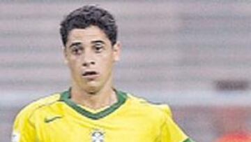 <b>SU PRIMER MUNDIAL. </b>Cicinho estará con Brasil en Alemania.