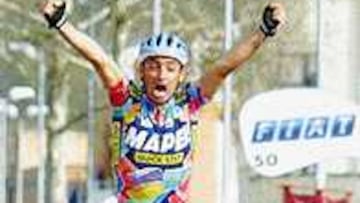 Bettini vence y Freire lo festeja.