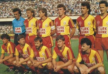 Los suizos ganaron en la ida por 3 goles a 0, pero los turcos vencieron en la vuelta por un marcador de 5 a 0, así Galatasaray logró avanzar a los cuartos en 1989.