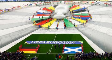 Espectáculo audiovisual en el evento que abre la competición europea en el Alliance Arena en Munich.