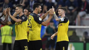 Dortmund's Marco Reus, right, celebrates his opening goal with teammate Mats Hummels during the German soccer cup, DFB Pokal, first Round match between KFC Uerdingen 05 and Borussia Dortmund in Duesseldorf, Germany, Friday, Aug.9, 2019. (AP Photo/Mar