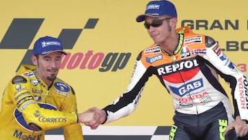 Biaggi y Rossi en el podio de Jerez del 2003.