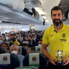 La fiesta amarilla sigue en el avión de vuelta