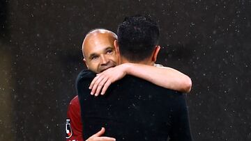 Soccer Football - Friendly - Vissel Kobe v FC Barcelona - Japan National Stadium, Tokyo, Japan - June 6, 2023 Vissel Kobe's Andres Iniesta with FC Barcelona coach Xavi REUTERS/Kim Kyung-Hoon