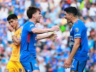 Soccer Football - Liga MX - Cruz Azul v Tigres UANL - Estadio Cuauhtemoc, Puebla, Mexico - February 15, 2026 Cruz Azul's Agustin Palavecino and Nicolas Ibanez celebrate after Tigres UANL's Joaquim scores Cruz Azul's first with an own goal REUTERS/Eloisa Sanchez