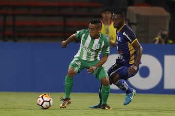 Vladimir Hernández en acción durante el juego ante Delfín.