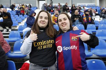 Buen ambienta en las gradas del estadio de Butarque para disfrutar de la final de la Supercopa femenina.