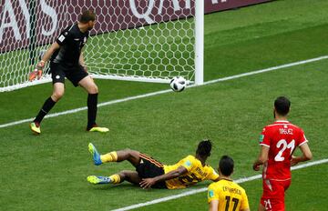 Batshuayi entró para dar descanso al pichichi Lukaku y tras varias ocasiones erradas remató un centro de Meunier y se estrenó en el mundial.