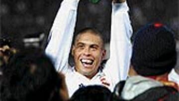 <b>EL HÉROE DE LA INTERCONTINENTAL.</B> Ronaldo fue elegido el mejor del partido. Su gol le valió ese merecido premio.