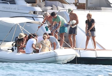 La familia Sainz se encuentra en Mallorca disfrutando de sus playas durante el parón de la Fórmula 1 en este mes de agosto.
