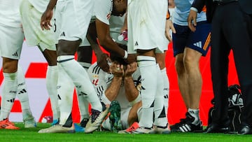 Carvajal covers his face moments after being injured against Villarreal