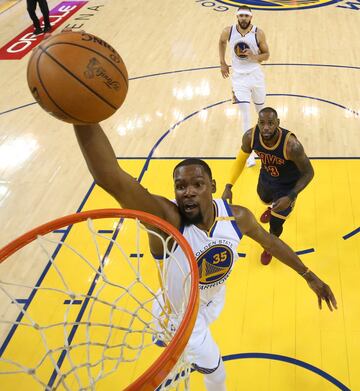 La victoria de los Warriors en el primer partido en imágenes