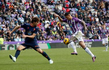 Vive un gran momento y lo demostró contra el Valladolid. Realizó un gran despliegue físico. Sirvió un centro a Borja Iglesias, que era medio gol, y en la jugada del penalti se la pone a pedir de boca a Fer López tras haber ganado línea de fondo. Y, además, marcó de penalti.