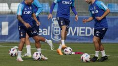 13/10/23 PARTIDO 2ª DIVISION 
REAL OVIEDO - ALBACETE
 JIMMY JUNTO A CAZORLA