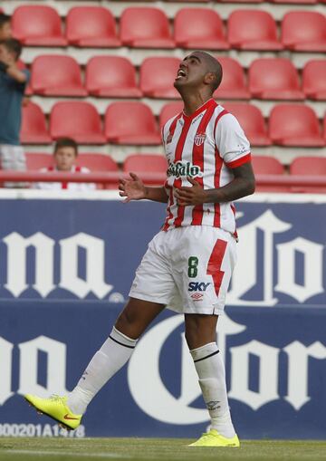 Separados por el Necaxa en 2015 debido a actos violentos en contra de Luis Mariscal López, quien fue golpeado por los jugadores y se encuentra grave de salud.