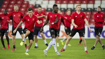 El Östersund entrenando en San Mamés.