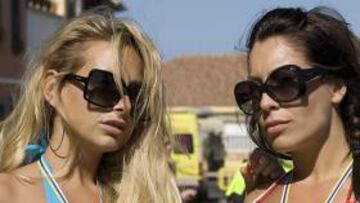 <b>Soles de Fuerteventura</b> La medalla se entiende y el sol se puede explicar. Estas jóvenes con fotofobia asistieron a la II Media Maratón de las dunas de Fuerteventura, disputada en Corralejo. No queda claro si participaron en la carrera o se disponían a participar, aunque cuesta creer ambas cosas. Lo más probable es que salieran premiadas de casa.