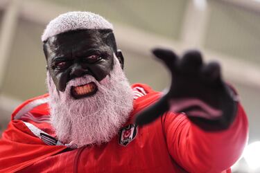 Peculiar aficionado de Turquía durante el partido de octavos frente a Austria. 