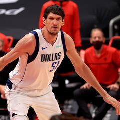 El gigante Boban Marjanovic remata la plantilla de Saras en el Fenerbahçe