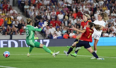 Barcelona defender Mapi León says she “isn’t going to the World Cup” and “can’t go back” to the Spain team