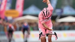 Del Toro sobrevive al Mortirolo y le gana el duelo a Carapaz