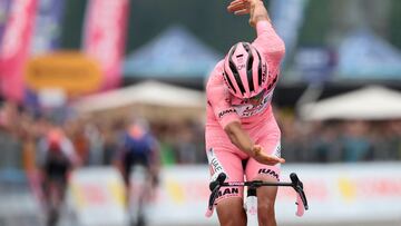 Del Toro celebra su victoria en Bormio.