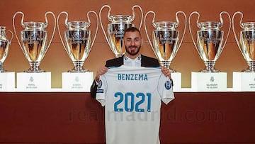 Benzema renueva con el Madrid: "Un delantero moderno no es sólo gol"