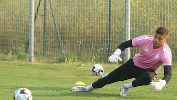 Lucho García, en un entrenamiento de la Ponferradina.
