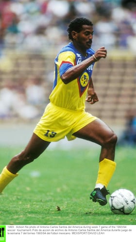 1993: Actioin file photo of Antonio Carlos Santos del America during week 7 game of the 1993/94 soccer tournament./Foto de accion de archivo de Antonio Carlos Santos del America durante juego de la semana 7 del torneo 1993/94 del futbol mexicano. MEXSPORT/DAVID LEAH