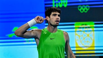DOHA (Qatar), 19/02/2026.- Carlos Alcaraz of Spain reacts during men's singles quarter-final match against Karen Khachanov of Russia at the Qatar Open tennis tournament in Doha, Qatar, 19 February 2026. (Tenis, Rusia, España, Catar) EFE/EPA/NOUSHAD THEKKAYIL