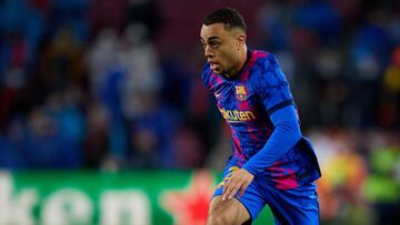 El lateral estadounidense sigue sumando minutos en partidos importantes del equipo que dirige Xavi Hernández, ahora en LaLiga Santander frente al Athletic.